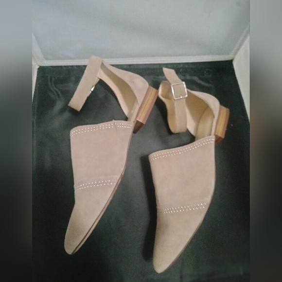 Women's nine West studded suede pointy ankle strap flat shoes size 10 tan cream - Picture 1 of 8